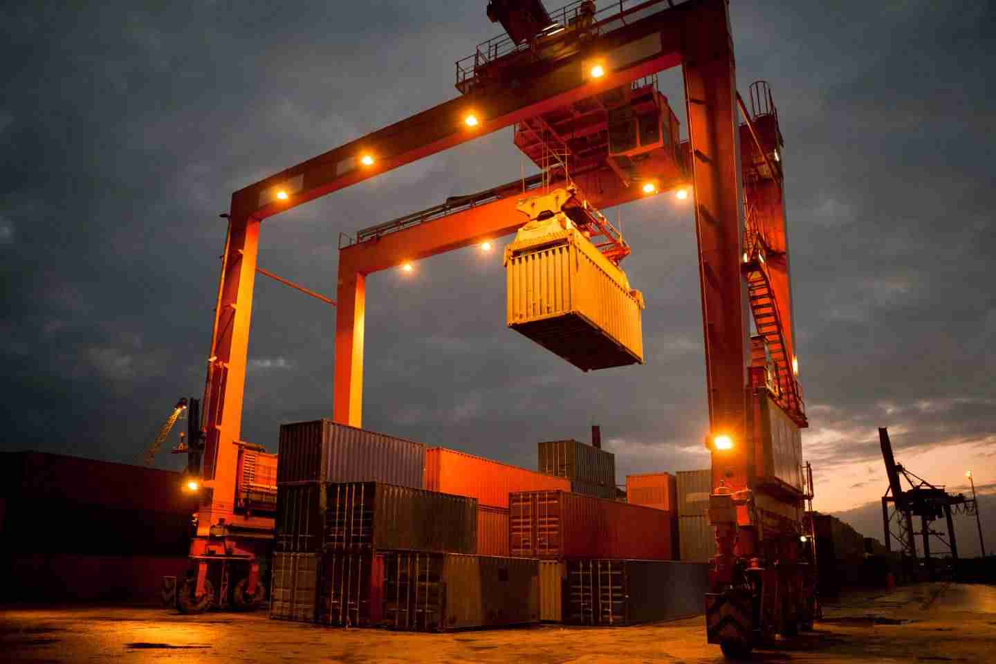 container handling equipment at port