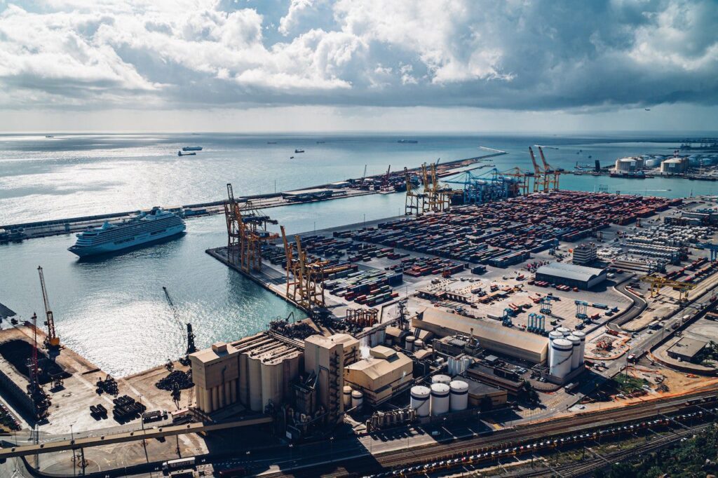 triangle shipments port with shipping containers