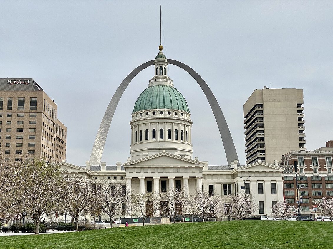 Exterior of a federal courthouse with stone columns, representing the trade court's class certification